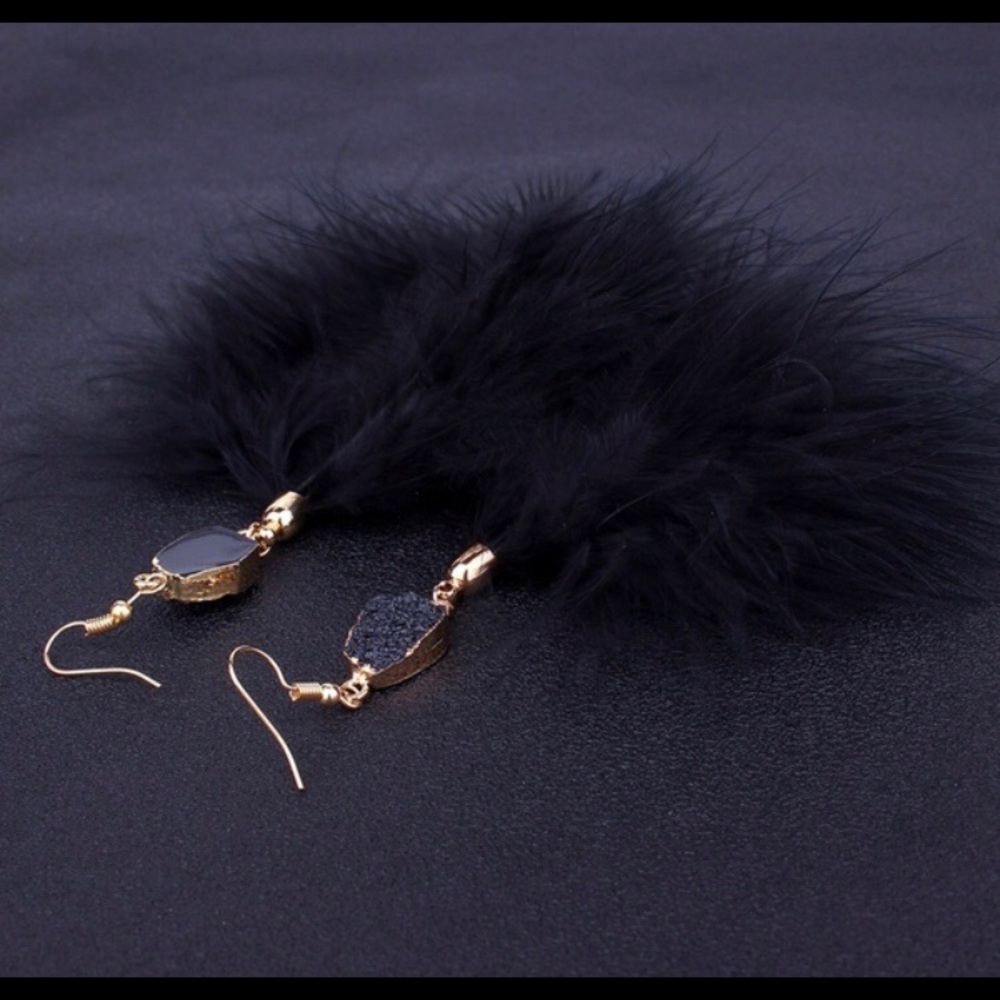 NWOT Beautiful elegant black feather earrings